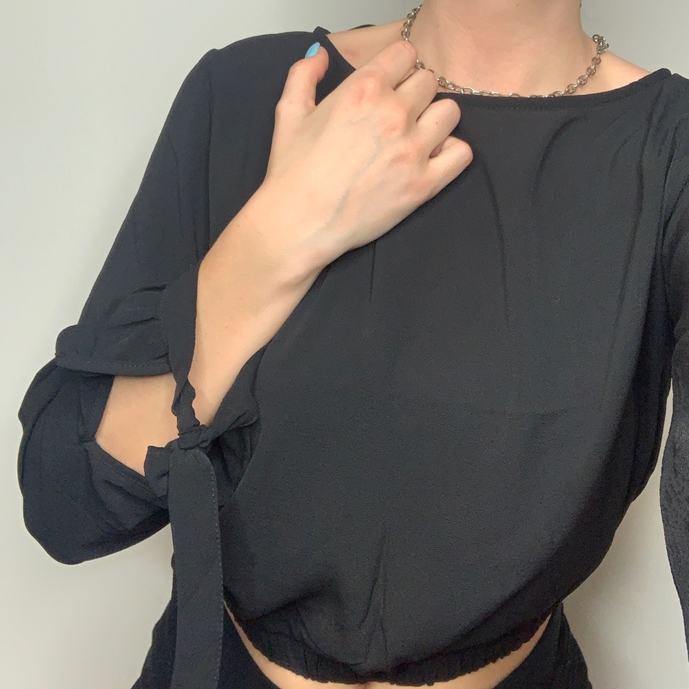 BLACK BLOUSE